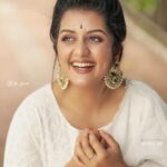 Sarayu Mohan Instagram – 🕊️🎈🤍

In Frame : @sarayu_mohan 😌❣️

Makeup : @meeramax_makeupartist_ @meeramax_academy 💄

Outfit : @vddesignz.in 👗

Dop : @jk_jinu @jk_storiesss 📸 #jkjinu 📌

Grading : @anujith_designs 🎨

Media Partner : @asprins.of.insta || @asprins_of_insta_official 💜

Thanks : @syam___sivan @r4.hul._ ❤️

Loc : Kochi 🌍

#canoneosrp 📸 85mm f-1.8 🍭

Follow @asprins_of_insta_official 📌 #asprinsofinsta ❤

_____________________________________________

#sarayumohan #sarayu #traditional #trendingreels #trending #shoot #photooftheday #photography #photoshoot #trivandrum #trivandrumdiaries #naaderngram #reels #reelsinstagram #reelitfeelit #keralagram #keralagodsowncountry #new #kochi #kuthiramalika #palace #actor Kochi, India