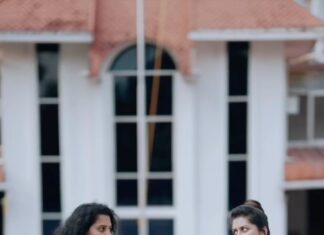 Sarayu Mohan Instagram - With my sweet chutney 🤣😋 @sarayu_mohan 📸 @_story_telle__r #reels #trendingreels #friendsgoals #favouriteperson #sarayumohan #sarayufans #meeramax #meeramaxmakeupartist #reelsinstagram Mamangalam
