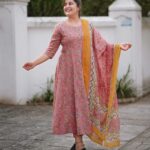 Sarayu Mohan Instagram - for sure am gonna repeat this dress multiple times... ♥️ Favourite one from @violet_surplusboutique Click @_story_telle__r Hugs to @meeramax_makeupartist_