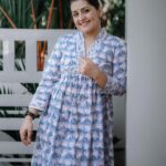 Sarayu Mohan Instagram - A must post soon pic😂 Because costume is from @cafefashion_by_remya_nair which is owned by @remya__nair 🤓🤓 Love for simple dress❤️ Click: @_story_telle__r Chottanikkara, India