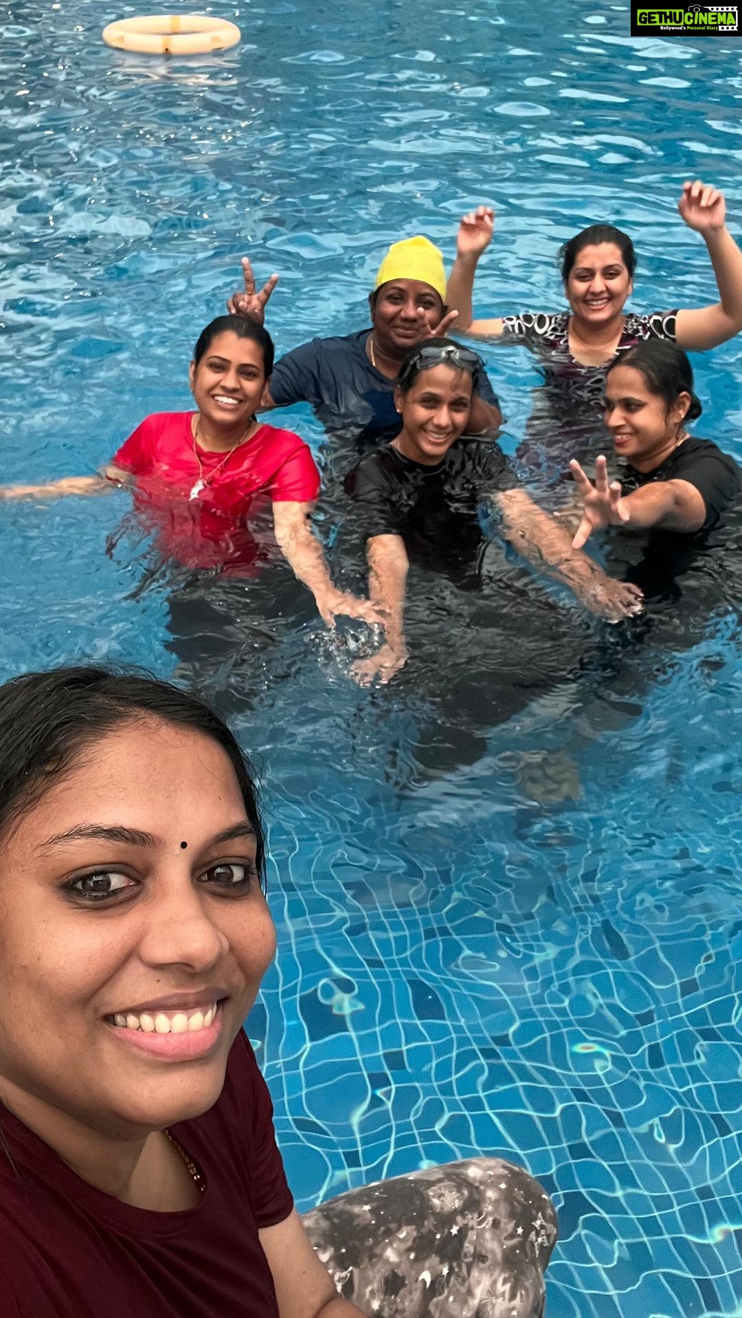Sarayu Mohan Instagram - Those school girls sharing home expenses,office stress,kids education and life…! We miss being in that white shirt and blue knee length skirt with black ribbon on braided hair…but we didn’t miss to laugh like those old days…no one can replace school friends because these monkeys know a lot!!!! Love you and already missing u girls❤️