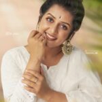 Sarayu Mohan Instagram – 🕊️🎈🤍

In Frame : @sarayu_mohan 😌❣️

Makeup : @meeramax_makeupartist_ @meeramax_academy 💄

Outfit : @vddesignz.in 👗

Dop : @jk_jinu @jk_storiesss 📸 #jkjinu 📌

Grading : @anujith_designs 🎨

Media Partner : @asprins.of.insta || @asprins_of_insta_official 💜

Thanks : @syam___sivan @r4.hul._ ❤️

Loc : Kochi 🌍

#canoneosrp 📸 85mm f-1.8 🍭

Follow @asprins_of_insta_official 📌 #asprinsofinsta ❤

_____________________________________________

#sarayumohan #sarayu #traditional #trendingreels #trending #shoot #photooftheday #photography #photoshoot #trivandrum #trivandrumdiaries #naaderngram #reels #reelsinstagram #reelitfeelit #keralagram #keralagodsowncountry #new #kochi #kuthiramalika #palace #actor Kochi, India