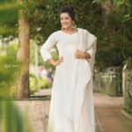 Sarayu Mohan Instagram – 🕊️🎈🤍

In Frame : @sarayu_mohan 😌❣️

Makeup : @meeramax_makeupartist_ @meeramax_academy 💄

Outfit : @vddesignz.in 👗

Jewellery : @sappuz.rentalhub 💍

Dop : @jk_jinu @jk_storiesss 📸 #jkjinu 📌

Grading : @anujith_designs 🎨

Media Partner : @asprins.of.insta || @asprins_of_insta_official 💜

Thanks : @syam___sivan @r4.hul._ ❤️

Loc : Kochi 🌍

#canoneosrp 📸 85mm f-1.8 🍭

Follow @asprins_of_insta_official 📌 #asprinsofinsta ❤

_____________________________________________

#sarayumohan #sarayu #traditional #trendingreels #trending #shoot #photooftheday #photography #photoshoot #trivandrum #trivandrumdiaries #naaderngram #reels #reelsinstagram #reelitfeelit #keralagram #keralagodsowncountry #new #kochi #kuthiramalika #palace #actor Kochi, India