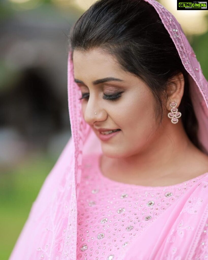 Sarayu Mohan Instagram - Eid Mubarak ❤ @jilappi @swapna_weddings @_sapnas_makeover @nahaz_muhammed_ @athiravramesh
