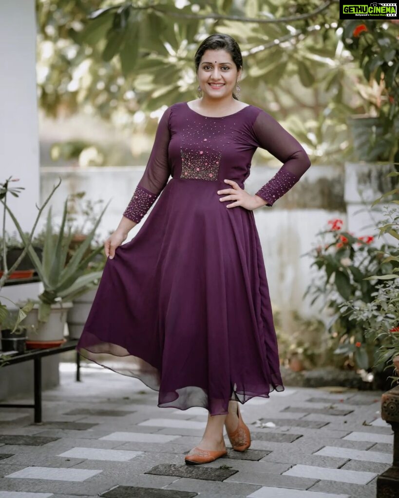 Sarayu Mohan Instagram - Prioritize ur happiness! Wearing @threads_nbeads on a happy Eve Click @_story_telle__r 🥰