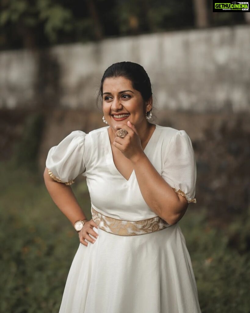 Sarayu Mohan Instagram - Happy Easter♥️ Costume @binds_designer
