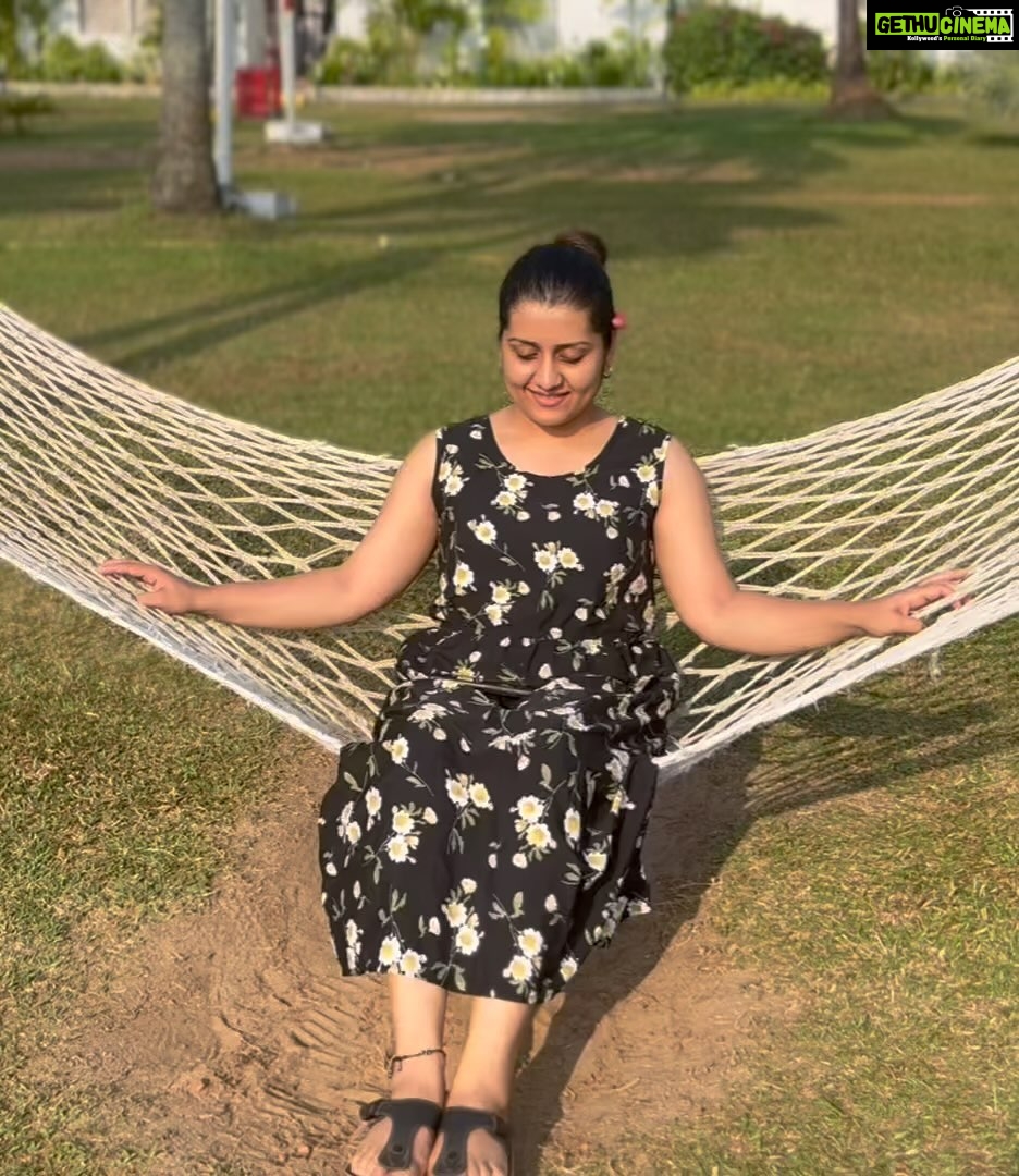 Sarayu Mohan Instagram - Gudmng ❤️ Club Mahindra, Arookutty