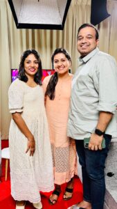 Sarayu Mohan Instagram - An advice to all women out there.. #advice #women #drive #family #relationships #husbandandwife #veenamukundan #valentine #romance #wedding #cinema #lifeafterwedding