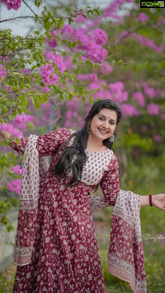 Sarayu Mohan Instagram - When u have a beautiful salwar @buy_the_trend_ ♥️ @mr_appooss_ edit @_story_telle__r shot