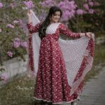 Sarayu Mohan Instagram - Cotton love Beautiful anarkali from @buy_the_trend_ That was a perfectly stitched one too♥️ @_story_telle__r click🥰