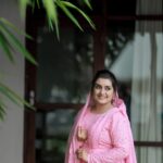 Sarayu Mohan Instagram - Eid Mubarak ❤️ @jilappi @swapna_weddings @_sapnas_makeover @nahaz_muhammed_ @athiravramesh