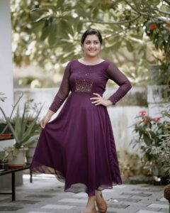 Sarayu Mohan Instagram - Prioritize ur happiness! Wearing @threads_nbeads on a happy Eve Click @_story_telle__r 🥰