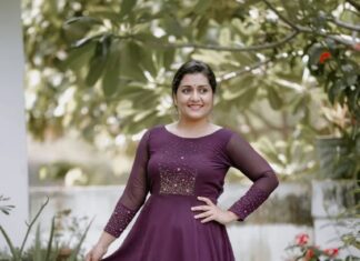Sarayu Mohan Instagram - Prioritize ur happiness! Wearing @threads_nbeads on a happy Eve Click @_story_telle__r 🥰