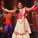 Sarayu Mohan Instagram - What an eve♥️ Thank u @asokkumar_gopi for the opportunity Sincere gratitude ACV @sunitharao_vr always love to learn from you and to dance with @jazzpekkers_offical is superfun♥️ Mua @meeramax_makeupartist_ Costumes @vasudevan.arun Clicks @sharan_b_nair Nishagandhi