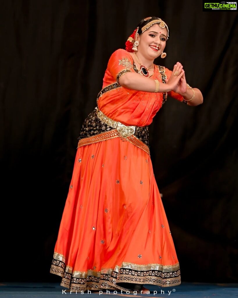 Sarayu Mohan Instagram - #sarayumohan #sarayu#dance #cherpulasseryayyppankavu #sarayu #sarayumohan Cherpulassery Sree Ayyappan Temple