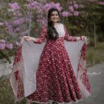 Sarayu Mohan Instagram – Cotton love

Beautiful anarkali from @buy_the_trend_
That was a perfectly stitched one too♥️

@_story_telle__r  click🥰