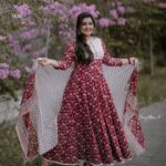 Sarayu Mohan Instagram - Cotton love Beautiful anarkali from @buy_the_trend_ That was a perfectly stitched one too♥️ @_story_telle__r click🥰