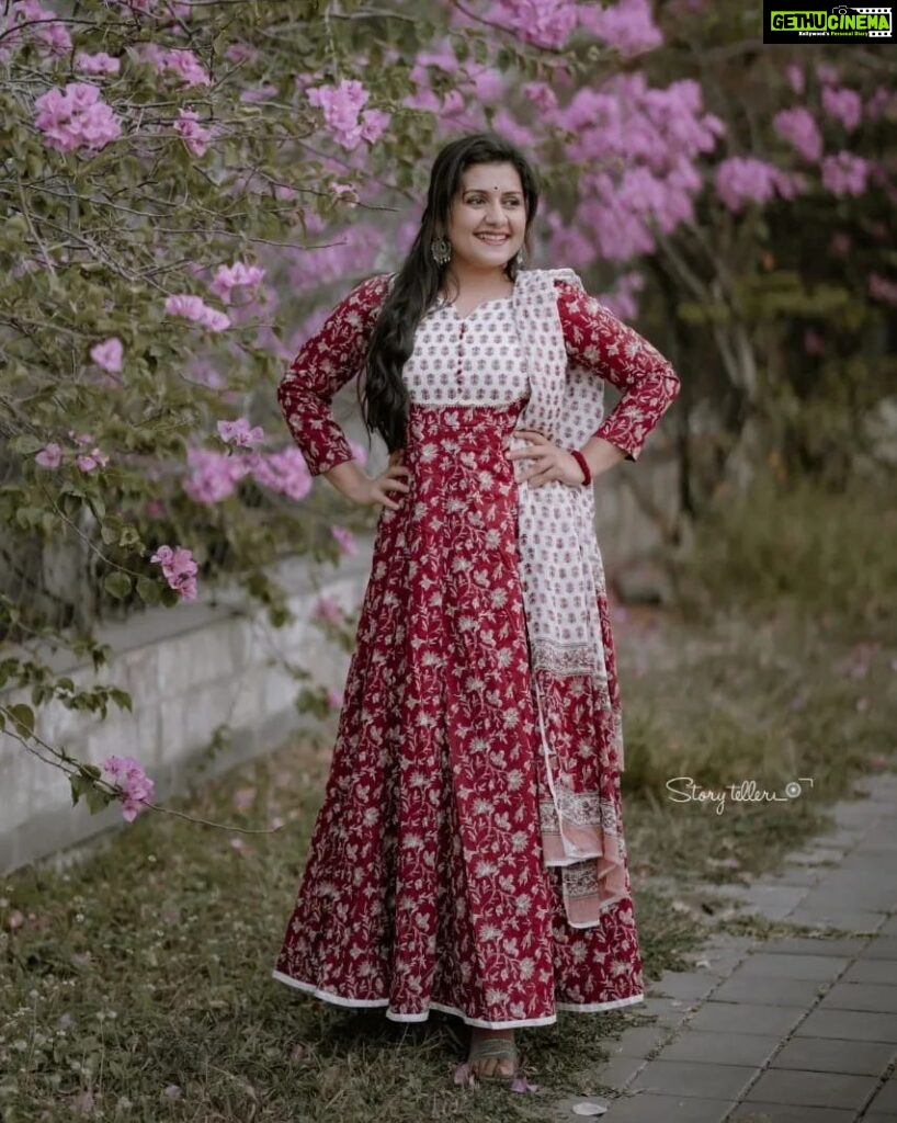 Sarayu Mohan Instagram - Cotton love Beautiful anarkali from @buy_the_trend_ That was a perfectly stitched one too♥️ @_story_telle__r click🥰
