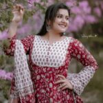 Sarayu Mohan Instagram - Cotton love Beautiful anarkali from @buy_the_trend_ That was a perfectly stitched one too♥️ @_story_telle__r click🥰