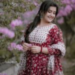 Sarayu Mohan Instagram - Cotton love Beautiful anarkali from @buy_the_trend_ That was a perfectly stitched one too♥️ @_story_telle__r click🥰