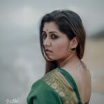 Sarayu Mohan Instagram - “Take me to the ocean. Let me sail the open sea. To breathe the warm and salty air and dream of things to be.” : : . Muse __ @sarayu_mohan . . #fromthrowback #heart #love #dybbukmagical #dybbuk #sarayu #sarayumohan #movie #actress #malayalam #saree #sea #soul #storms #photography #canoneosr #testing #muse #sea #reelsinstagram #reelsviral #reelsvideo #instagood . : . #geofotoworks© Kerala