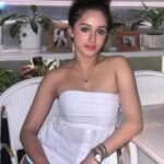 Sargun Kaur Luthra Instagram – wini-wini wana-wana 
🤪❤️

#makesnosense #tome #vibing #loveafro #iknowimlooking #colorful Mumbai, Maharashtra