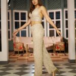 Sargun Mehta Instagram - NIGAH MARDA AYI VE ❤️. ONLY n ONLY in THEATRES #17thmarch Wearing @nikita.vishakha Styled by - @devs213 @krutikaa_sharma #sargunmehta #nigahmardaayive #gurnambhullar #punjabisongs
