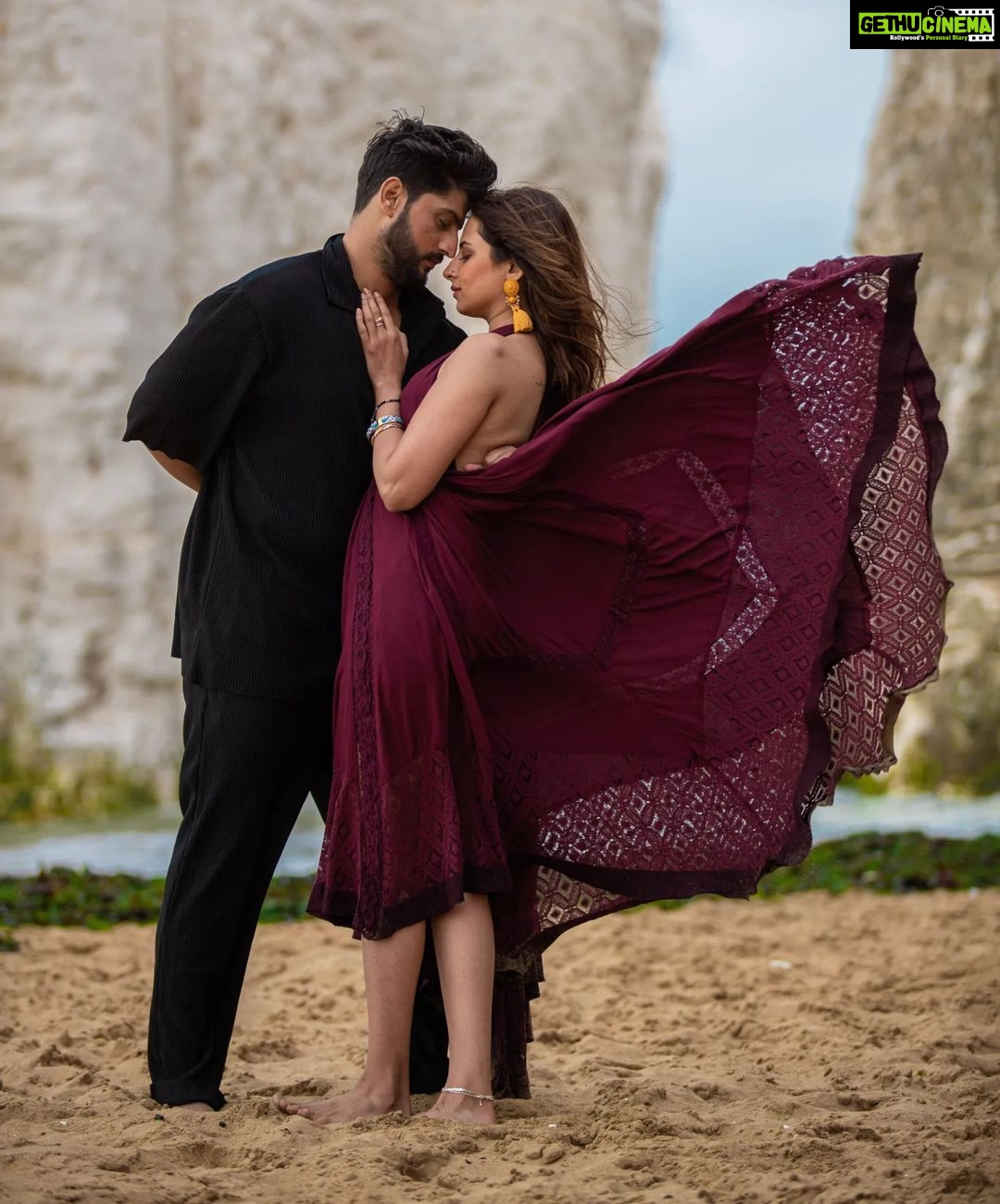 Sargun Mehta Instagram - Trailer chon favorite dialogue dasso ππ Mera - "tuhade aaleya nu taan botlaan ch v jananiyan dissan lagg paindiyan .. MAIN TAAN HAIGI V ATT" NIGAH MARDA AYI VE π 17TH MARCH IN THEATRES NEAR YOU .. @rupinderinderjit @sam_malhi #nigahmardaayive #17thmarch2023 #sargunmehta #gurnambhullar