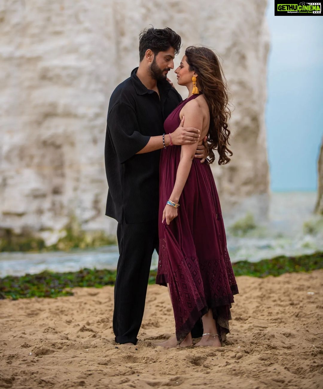 Sargun Mehta Instagram - Trailer chon favorite dialogue dasso ππ Mera - "tuhade aaleya nu taan botlaan ch v jananiyan dissan lagg paindiyan .. MAIN TAAN HAIGI V ATT" NIGAH MARDA AYI VE π 17TH MARCH IN THEATRES NEAR YOU .. @rupinderinderjit @sam_malhi #nigahmardaayive #17thmarch2023 #sargunmehta #gurnambhullar