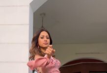Sargun Mehta Instagram - HOOK STEP TUTORIAL WALI reel .. Scarlett teaching you her moves on #rogmerayaar #nigahmardaayive just n 17th march in theatres near you . #sargunmehta #gurnambhullar #dance #hookstep #hookstepchallenge #punjabisongs #punjabifilms