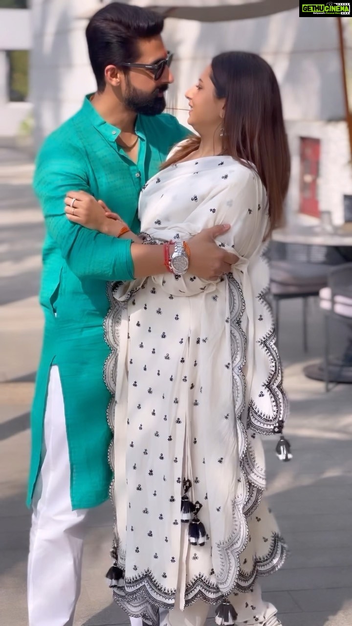 Sargun Mehta Instagram - me manaoning my choti lip syncing these exact lines from our title track …..#junooniyatt starts tomorrow monday -friday 8:30 pm pn @colorstv @dreamiyata