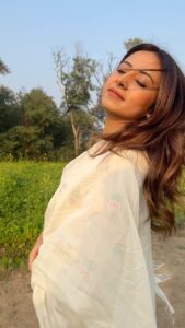 Sargun Mehta Instagram - Sunshine ☀️