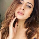 Sargun Mehta Instagram - Make up skills pro max 🙈