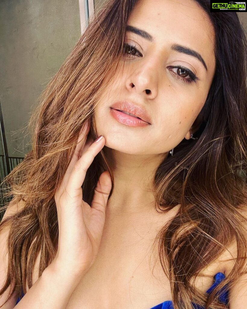 Sargun Mehta Instagram - Make up skills pro max 🙈