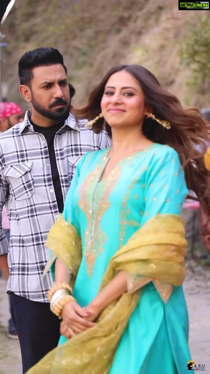 Sargun Mehta Instagram - Jatt nu chudail takri 😃👻 13th October in theatres near you . @amritamby @deedargillofficial #arvindermand @jaani777 @arvindrkhaira @dreamiyata @desimelodies