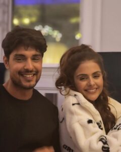 Sargun Mehta Instagram - ROOTING for our girl to win and bring the trophy home @priyankachaharchoudhary ..
My mom has been saying since the 1st episode ki "baaki sab khelne aayein hain, priyanka jeetne aayi hai" 
Winning and ruling hearts ..🥰🥰

Vote for her if you havnt yet .. tejo for the win 🏆