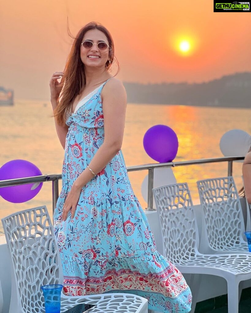 Sargun Mehta Instagram - Sunsets and love 💕