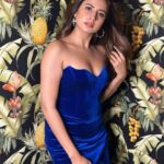 Sargun Mehta Instagram - Anything that you lose by being real was fake .💁🏼💕