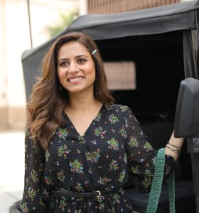 Sargun Mehta Instagram - Pyaar te bohot saara pyaar ..🙏 Thank you #QISMAT2 di saari team nu 💙