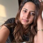Sargun Mehta Instagram - No make up ,no filter .. just me wala din and 😀