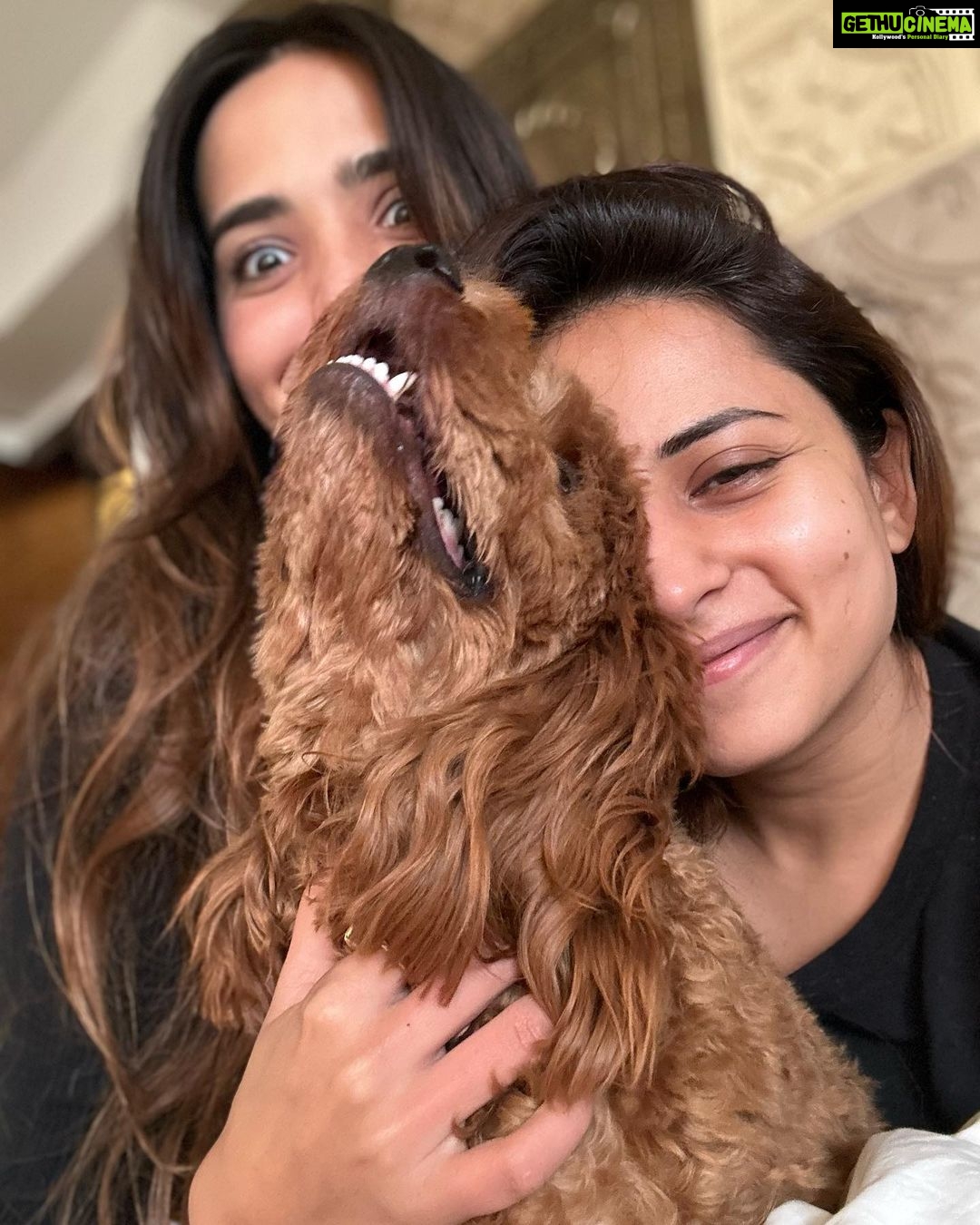 Sargun Mehta Instagram - No make up ,no filter .. just me wala din and 😀