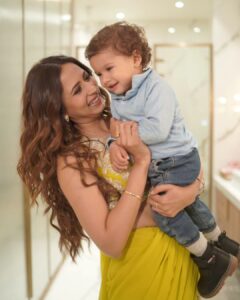 Sargun Mehta Instagram - BUA KI JAAN 🥰🥰🥰 mera jahaan🧿🧿