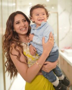 Sargun Mehta Instagram - BUA KI JAAN 🥰🥰🥰 mera jahaan🧿🧿