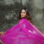 Sargun Mehta Instagram - Dilbar toh’n dil sadke ❤️ Wearing @the_rosegirl