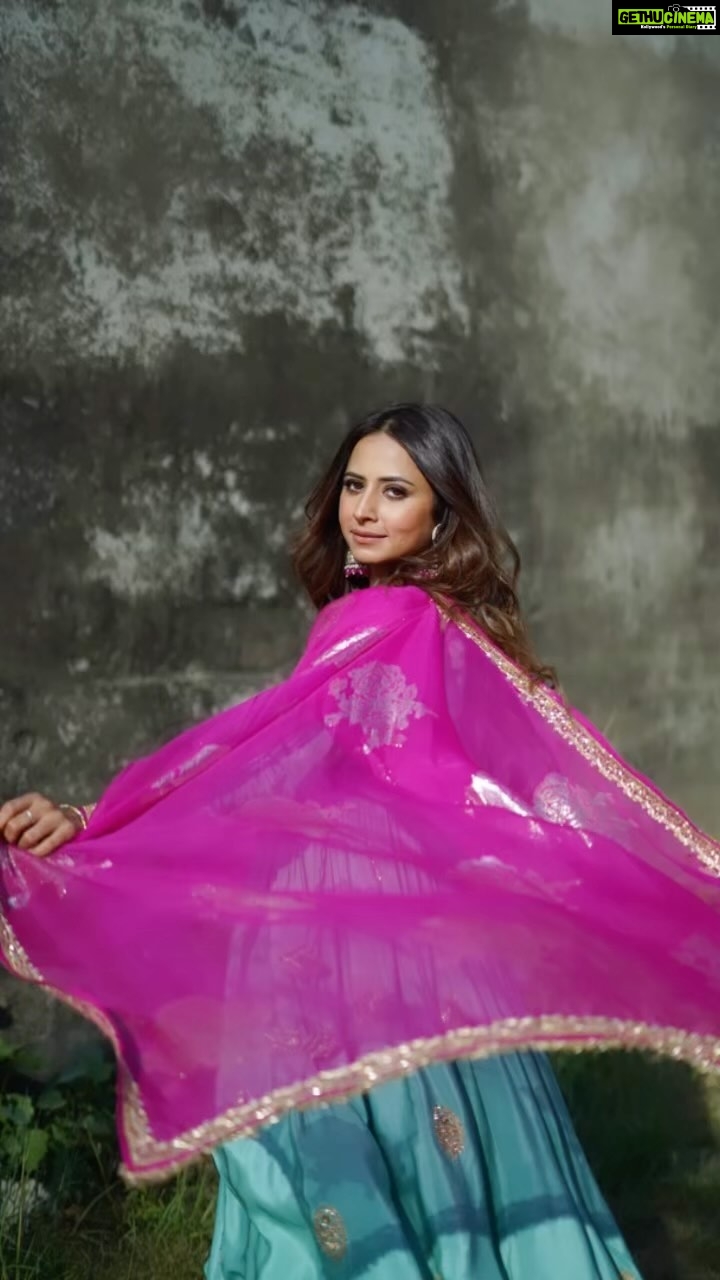 Sargun Mehta Instagram - Dilbar toh’n dil sadke ❤️ Wearing @the_rosegirl