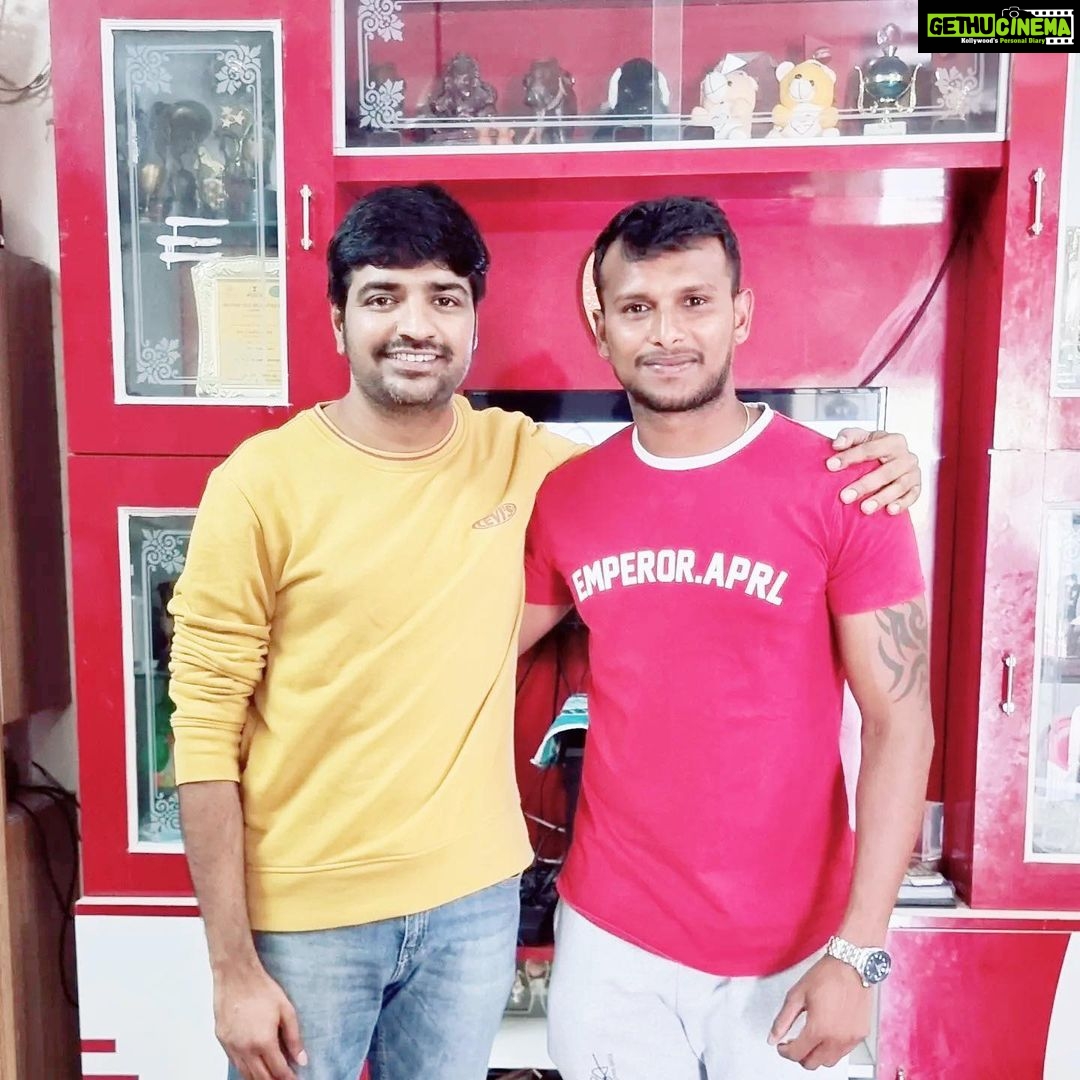 Sathish Instagram - Nice time with u @natarajan_jayaprakash bro and ur family 🤗😍🤗 Inspiration for all hard workers 💪💪