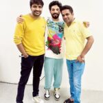 Sathish Instagram - Always We Love @chennaiipl @mahi7781 and Our #csk Fans ❤️❤️ @jayamravi_official @anirudhofficial @lingasamy_p 🤗🤗🤗