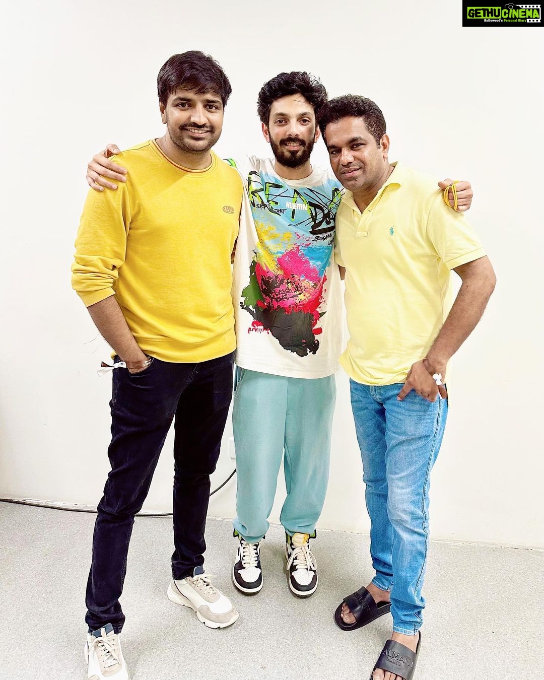 Sathish - 56.2K Likes - Always We Love @chennaiipl @mahi7781 and Our #csk Fans ❤️❤️
@jayamravi_official @anirudhofficial @lingasamy_p 🤗🤗🤗