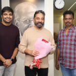 Sathish Instagram - Happy birthday to our #Ulaganayagan @ikamalhaasan sir. Have a great year with lots of success 🤗🙏🏻🤗 Hearty wishes from #NaaiSekar Team 🙏🏻🙏🏻 @agsentertainment @agscinemas @venkat.manickam