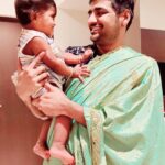 Sathish Instagram - அம்மா வெளியே சென்றிருக்கும் போது தூங்கிக் கொண்டிருந்த குழந்தை எழுந்து அம்மா வேண்டும் என்று அடம் பிடிக்கும் போதெல்லாம்..... 😍😍 இனிமே கேப்ப.... 😜😜